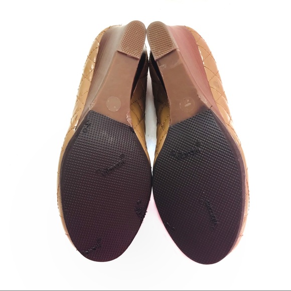 TORY BURCH Natural Quinn Quilted Leather Wedge - Picture 6 of 8